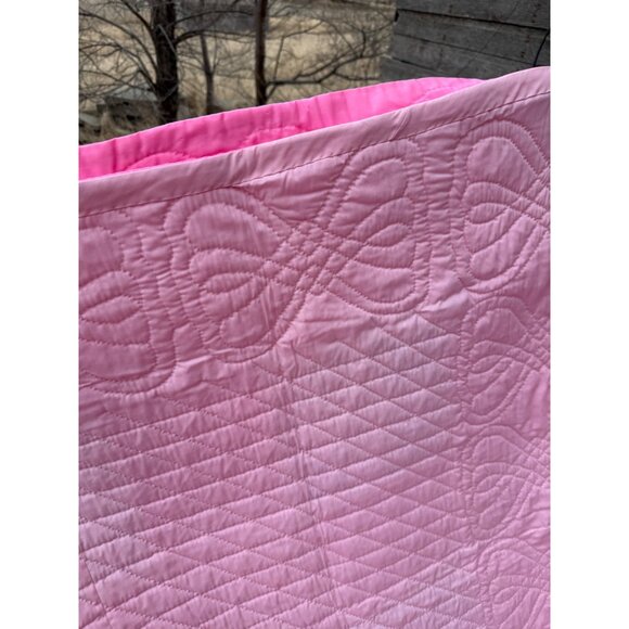 Vintage 60's Fluorescent Pink Quilt With Embroidered Patchwork 90x68" - Picture 12 of 16